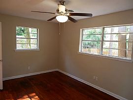 1121 Stevens Ln, Mobile, Al 36618 in Mobile, AL (Photo 7 of 11)