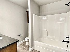 212 Post Oak Ave, Gentry, Ar 72734  House For Rent in Gentry, AR (Photo 7 of 12)