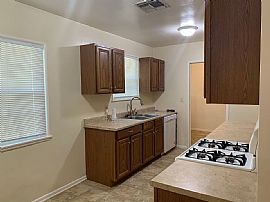 19945 Hatton St, Winnetka, Ca 91306 Available For Rent in Winnetka, CA (Photo 5 of 10)