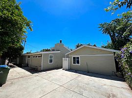 8922 Chimineas Ave, Northridge, Ca 91325 Peaceful House Rent in Northridge, CA (Photo 2 of 12)