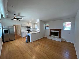 8922 Chimineas Ave, Northridge, Ca 91325 Peaceful House Rent in Northridge, CA (Photo 5 of 12)