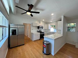 8922 Chimineas Ave, Northridge, Ca 91325 Peaceful House Rent in Northridge, CA (Photo 6 of 12)