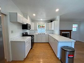 8922 Chimineas Ave, Northridge, Ca 91325 Peaceful House Rent in Northridge, CA (Photo 7 of 12)