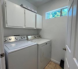 8922 Chimineas Ave, Northridge, Ca 91325 Peaceful House Rent in Northridge, CA (Photo 8 of 12)