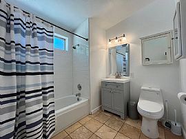 8922 Chimineas Ave, Northridge, Ca 91325 Peaceful House Rent in Northridge, CA (Photo 9 of 12)