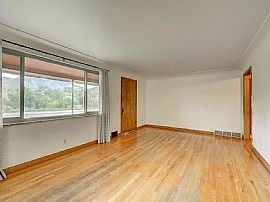 2901 S Golden Rd, Golden, Co 80401  House For Rent in Golden, CO (Photo 4 of 12)