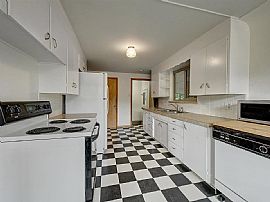 2901 S Golden Rd, Golden, Co 80401  House For Rent in Golden, CO (Photo 6 of 12)