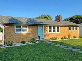 40 Nehantic Trl, Old Saybrook, Ct 06475  Beautifully Furnished  in Old Saybrook, CT