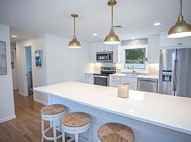 40 Nehantic Trl, Old Saybrook, Ct 06475  Beautifully Furnished  in Old Saybrook, CT (Photo 4 of 10)