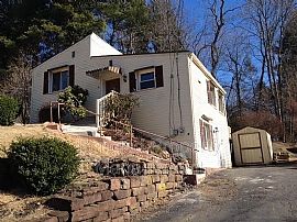 5 Elizabeth Rd, Portland, Ct 06480  House For Rent in Portland, CT
