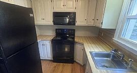 5 Elizabeth Rd, Portland, Ct 06480  House For Rent in Portland, CT (Photo 5 of 9)