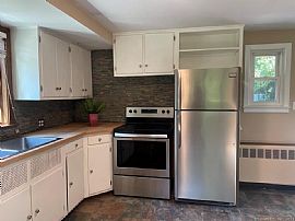 124 Mountain View Rd, Southington, Ct 06489   Unique House Rent in Southington, CT (Photo 4 of 12)