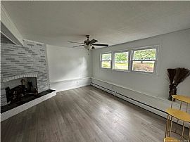 House For Rent 8 Robin Rd, Vernon, Ct 06066 in Vernon, CT (Photo 10 of 11)