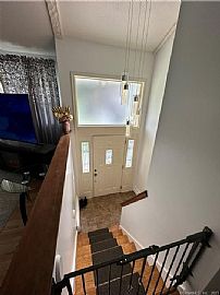 House For Rent 8 Robin Rd, Vernon, Ct 06066 in Vernon, CT (Photo 3 of 11)