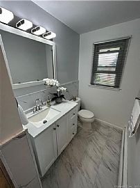 House For Rent 8 Robin Rd, Vernon, Ct 06066 in Vernon, CT (Photo 6 of 11)