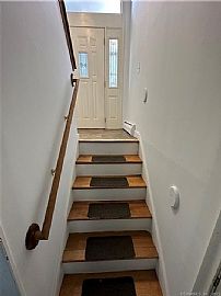 House For Rent 8 Robin Rd, Vernon, Ct 06066 in Vernon, CT (Photo 8 of 11)