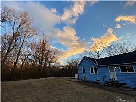 19 Pequot Ave, Enfield, Ct 06082 in Enfield, CT (Photo 3 of 10)