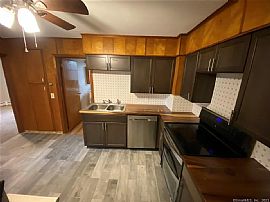 19 Pequot Ave, Enfield, Ct 06082 in Enfield, CT (Photo 4 of 10)