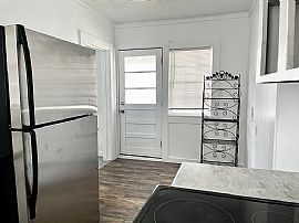 137 W Woodland Rd, Florence, Al 35630 in Florence, AL (Photo 2 of 11)