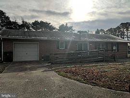 405 Lakelawn Dr, Milford, De 19963  Just Renovated House Rent in Milford, DE (Photo 2 of 9)