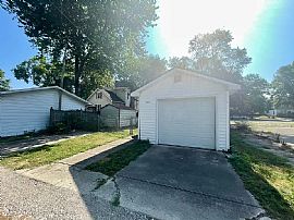 1009 S Center St, Terre Haute, in 47807  Available House Rent in Terre Haute, IN (Photo 2 of 10)