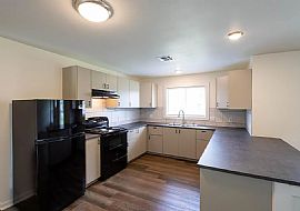 4318 Dean St, Lake Charles, La 70605  Available For Rent in Lake Charles, LA (Photo 5 of 10)