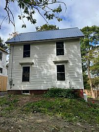 42 Winter Street, Bangor, Me 04401  House For Rent in Bangor, ME (Photo 2 of 11)