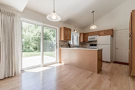 9 Riverbend Drive Unit 9, Yarmouth, Me 04096  Lovely House Rent in Yarmouth, ME (Photo 5 of 12)