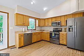 194 Hilltop Rd, Elkton, Md 21921  Home For Rent in Elkton, MD (Photo 6 of 11)