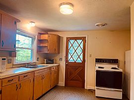 32 Brittany Rd, Springfield, Ma 01151  House For Rent in Springfield, MA (Photo 3 of 12)