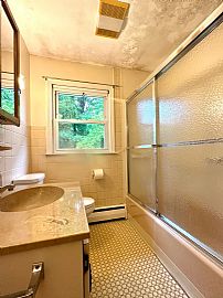 32 Brittany Rd, Springfield, Ma 01151  House For Rent in Springfield, MA (Photo 9 of 12)