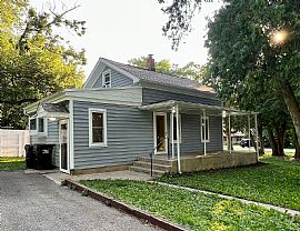 213 Circle Rd, Fox River Grove, Il 60021213 Circle Rd, Fox Rive in Fox River Grove, IL