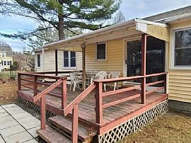 10 Balsam Street, Keene, Nh 03431 House For Rent in Keene, NH (Photo 3 of 9)