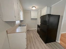 911 Lakeview Dr, Statesville, Nc 28677 House For Rent in Statesville, NC (Photo 4 of 10)