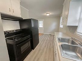 911 Lakeview Dr, Statesville, Nc 28677 House For Rent in Statesville, NC (Photo 5 of 10)