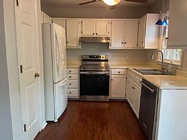 108 Shady Ct, Cary, Nc 27513  Charming House For Rent in Cary, NC (Photo 7 of 11)