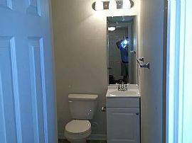 Hillside Manor Apartments, # E42d9cf05, 1626 N Chestnut St, Win in Winston Salem, NC (Photo 3 of 4)