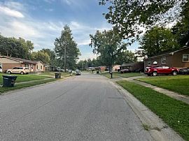 Magnificently Spacious Home with Convenience and Privacy. in Jeffersonville, IN (Photo 3 of 12)