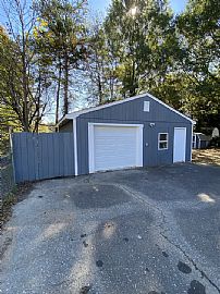 1407 Ridgewood Dr, Gastonia, Nc 28054  Spacious House For Rent in Gastonia, NC (Photo 2 of 11)