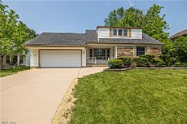 23785 Glenhill Dr, Beachwood, Oh 44122  Spacious House For Rent in Beachwood, OH