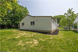 23785 Glenhill Dr, Beachwood, Oh 44122  Spacious House For Rent in Beachwood, OH (Photo 2 of 11)