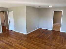 10407 Ridgeview Dr, Oklahoma City, Ok 73120  Nice House For Ren in Oklahoma City, OK (Photo 4 of 10)