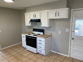 10407 Ridgeview Dr, Oklahoma City, Ok 73120  Nice House For Ren in Oklahoma City, OK (Photo 9 of 10)