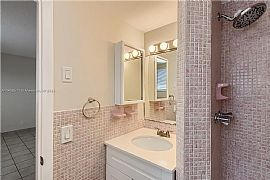 Condo For Rent in Hollywood, FL (Photo 4 of 5)