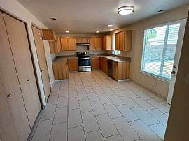 2992 S 12th St, Lebanon, Or 97355  House For Rent in Lebanon, OR (Photo 7 of 12)