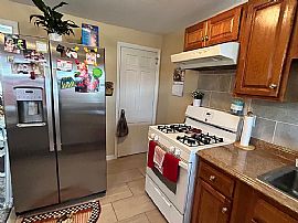 120 Virginia Ave, Unit 120, Bridgeport, Ct 06610 in Bridgeport, CT (Photo 4 of 12)