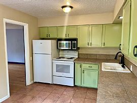 14523 Se Mill St, Portland, Or 97233  House For Rent in Portland, OR (Photo 9 of 10)