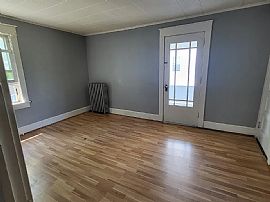 75 1/2 Butler St, Kingston, Pa 18704 House For Rent in Kingston, PA (Photo 2 of 7)