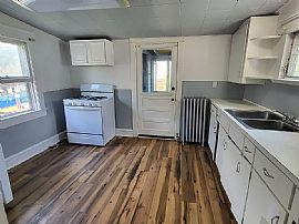 75 1/2 Butler St, Kingston, Pa 18704 House For Rent in Kingston, PA (Photo 5 of 7)