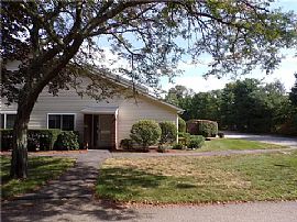 882 Halifax Dr, Warwick, Ri 02886 House For Rent in Warwick, RI (Photo 2 of 6)